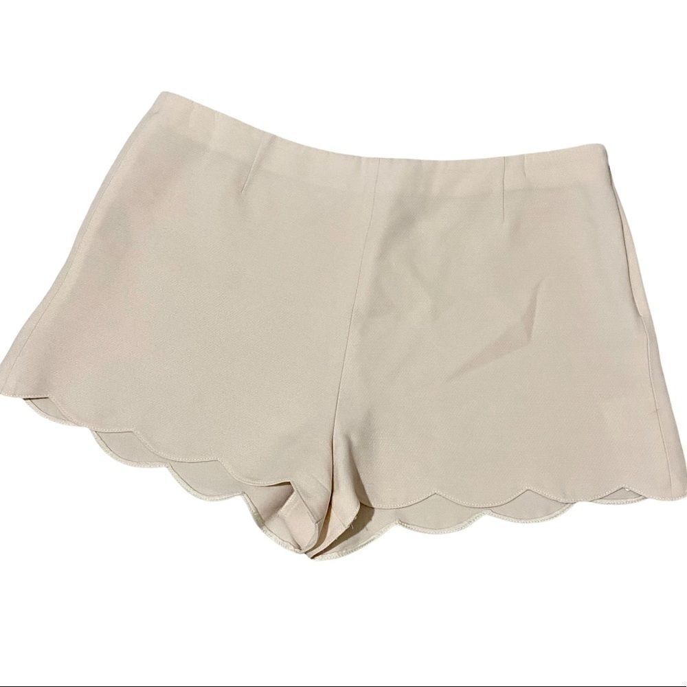 Valentino Silk Crepe High Waist Scalloped Trim Shorts SIZE 6 - Picture 2 of 8
